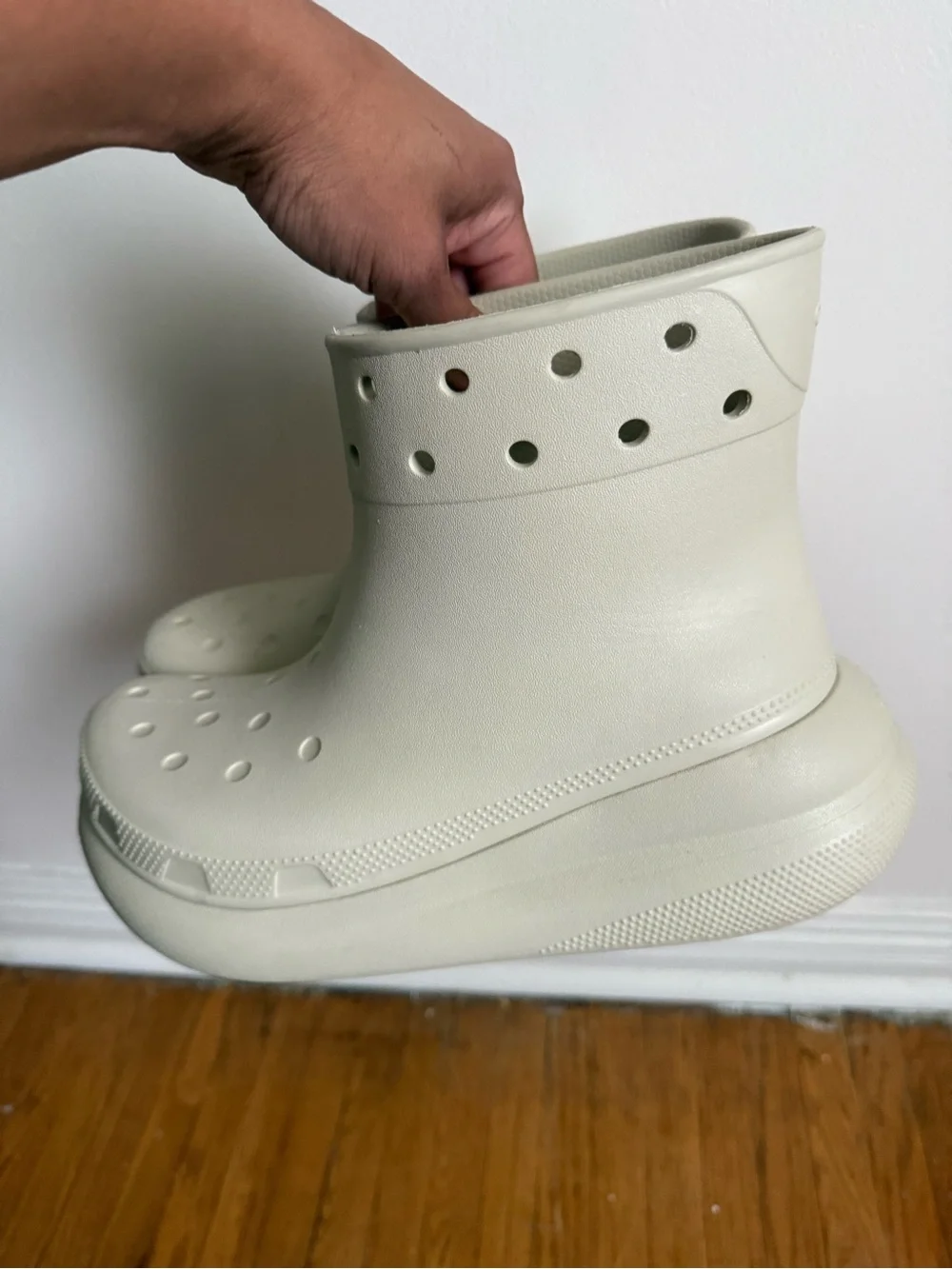 CROCS women’s platform Cream Off-White Rain & Snow Boots